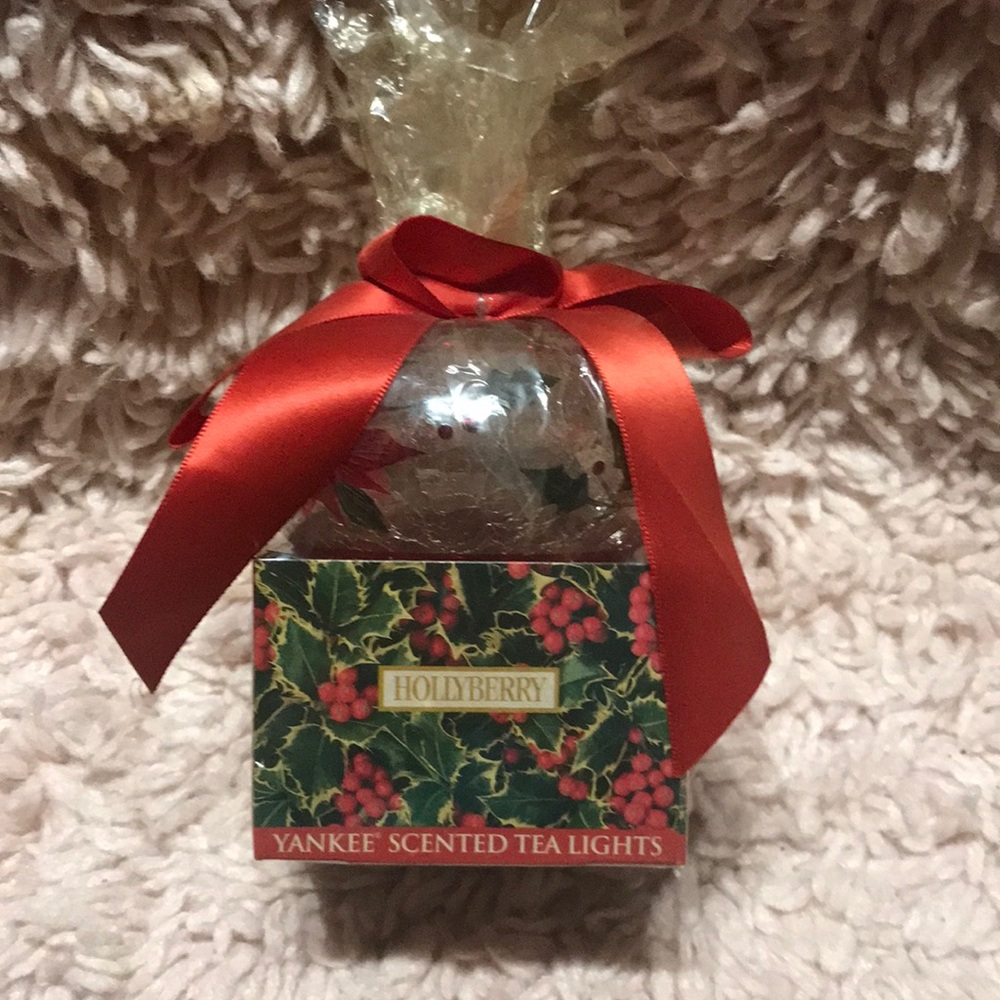 🕯Yankee Candle - 12 “Hollyberry” Tealights - Discontinued Scent